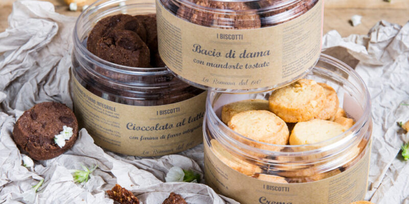 Exploratorii de gusturi și texturi vor adora biscuiții nostri artizanali inspirați din cele mai populare arome La Romana, precum Cioccolato al latte, Crema dal 1947 sau Bacio di Dama con Mandorle Tostate.